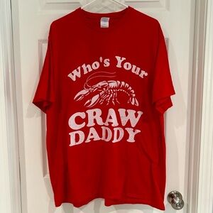 "Who's Your Craw Daddy" Port & Company Men Red Graphic T-Shirt 2XL Novelty GIft